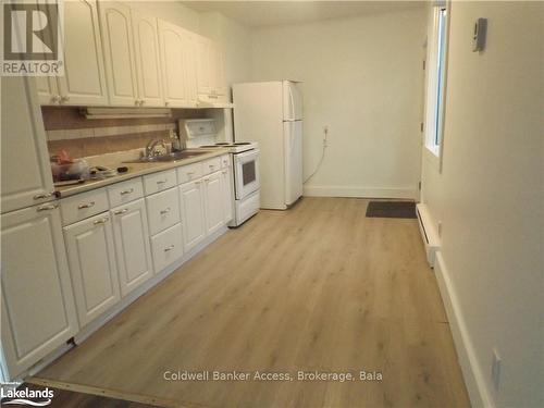 14 Joseph Street, Georgian Bay (Freeman), ON - Indoor Photo Showing Kitchen