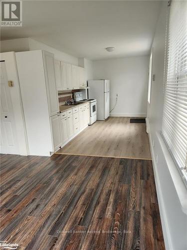 14 Joseph Street, Georgian Bay (Freeman), ON - Indoor Photo Showing Kitchen