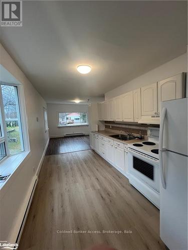 14 Joseph Street, Georgian Bay (Freeman), ON - Indoor Photo Showing Kitchen