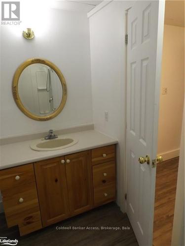 14 Joseph Street, Georgian Bay (Freeman), ON - Indoor Photo Showing Bathroom