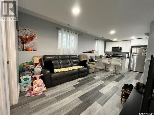 333 S Avenue S, Saskatoon, SK - Indoor Photo Showing Living Room