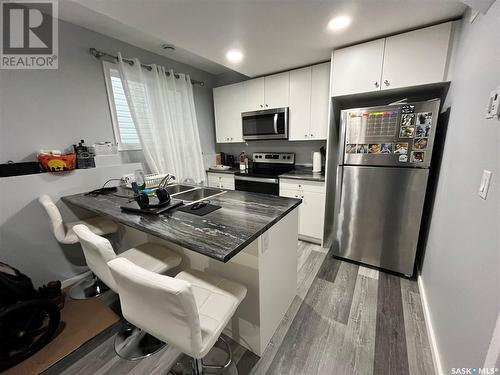 333 S Avenue S, Saskatoon, SK - Indoor Photo Showing Kitchen With Stainless Steel Kitchen With Double Sink