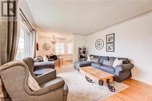 114 Rife Avenue, Cambridge, ON - Indoor Photo Showing Living Room