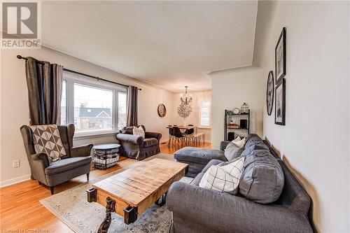 114 Rife Avenue, Cambridge, ON - Indoor Photo Showing Living Room