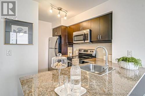 705 - 27 Rean Drive, Toronto, ON - Indoor Photo Showing Kitchen With Upgraded Kitchen