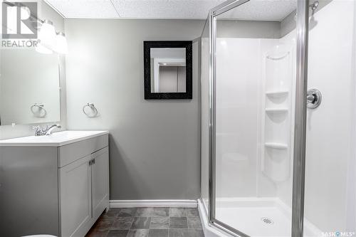 B 3905 James Hill Road, Regina, SK - Indoor Photo Showing Bathroom