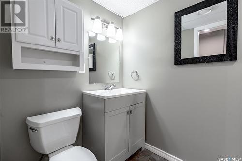 B 3905 James Hill Road, Regina, SK - Indoor Photo Showing Bathroom