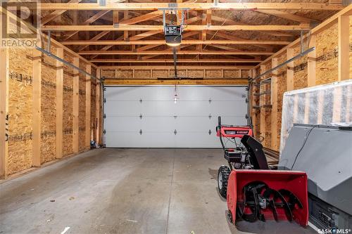 B 3905 James Hill Road, Regina, SK - Indoor Photo Showing Garage