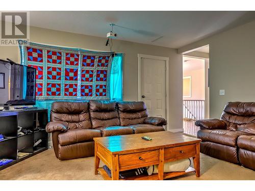 3035 Pleasant Valley Road, Armstrong, BC - Indoor Photo Showing Living Room