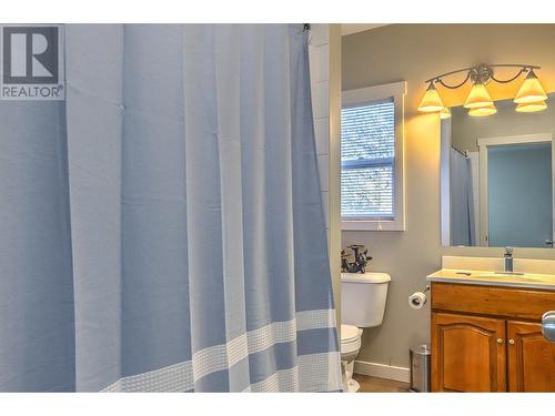 3035 Pleasant Valley Road, Armstrong, BC - Indoor Photo Showing Bathroom