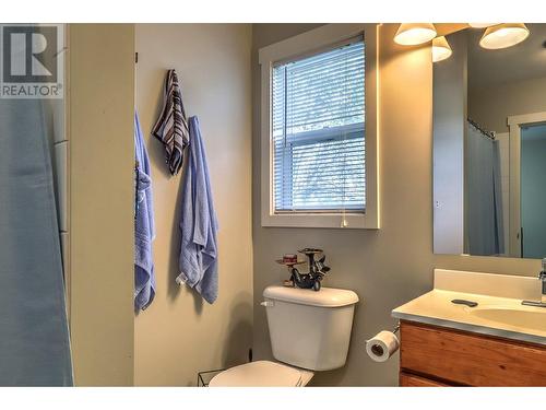 3035 Pleasant Valley Road, Armstrong, BC - Indoor Photo Showing Bathroom