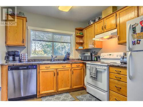 3035 Pleasant Valley Road, Armstrong, BC - Indoor Photo Showing Kitchen