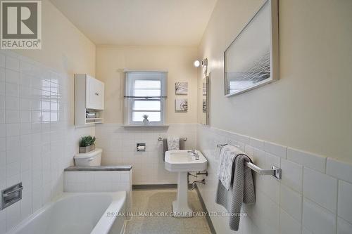 82 Oxford Street, Richmond Hill, ON - Indoor Photo Showing Bathroom