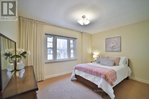 82 Oxford Street, Richmond Hill, ON - Indoor Photo Showing Bedroom