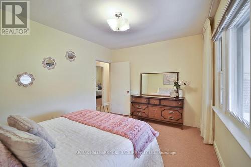 82 Oxford Street, Richmond Hill, ON - Indoor Photo Showing Bedroom