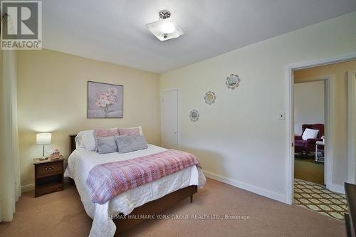 82 Oxford Street, Richmond Hill, ON - Indoor Photo Showing Bedroom