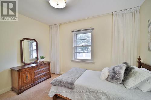 82 Oxford Street, Richmond Hill, ON - Indoor Photo Showing Bedroom