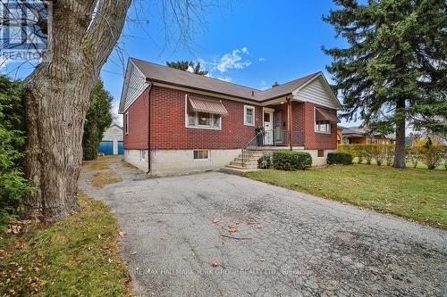 82 Oxford Street, Richmond Hill, ON - Outdoor