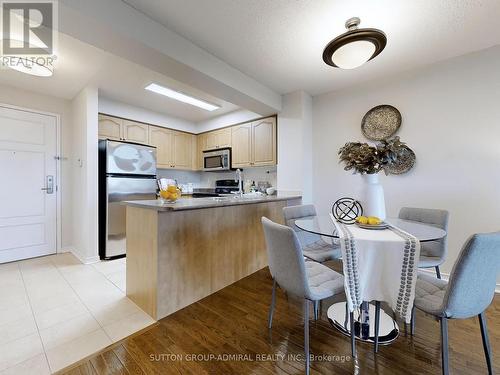 1203 - 330 Red Maple Road, Richmond Hill, ON - Indoor Photo Showing Kitchen