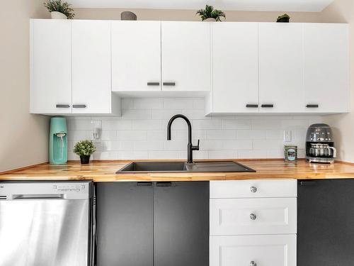 Cuisine - 1642 Rue Des Saphirs, Longueuil (Saint-Hubert), QC - Indoor Photo Showing Kitchen With Upgraded Kitchen