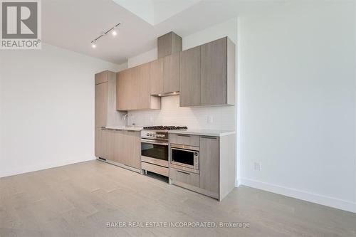 806 - 160 Kingsway Crescent, Toronto, ON - Indoor Photo Showing Kitchen