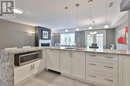 3 - 31 Massey Street, Toronto, ON - Indoor Photo Showing Kitchen With Upgraded Kitchen