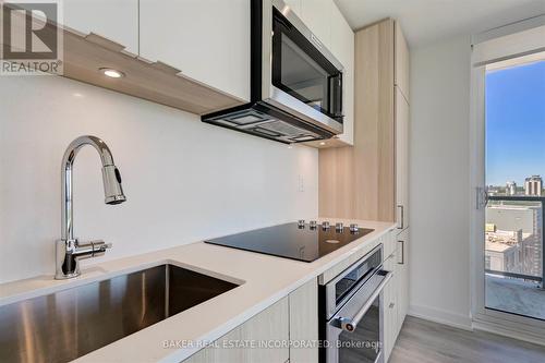 1105 - 220 Missinnihe Way, Mississauga, ON - Indoor Photo Showing Kitchen