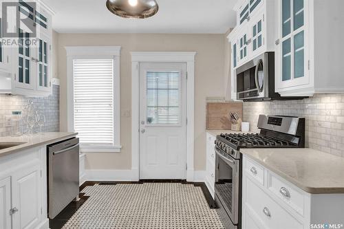 2147 Angus Street, Regina, SK - Indoor Photo Showing Kitchen With Upgraded Kitchen