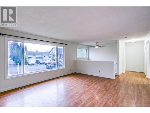 2262 Aberdeen Street N, Kelowna, BC - Indoor Photo Showing Other Room