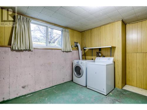 2262 Aberdeen Street N, Kelowna, BC - Indoor Photo Showing Laundry Room