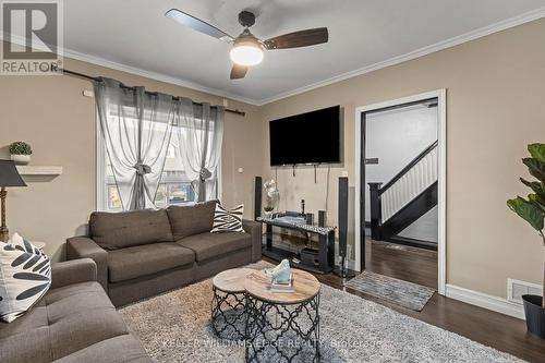 47 Dalkeith Avenue, Hamilton, ON - Indoor Photo Showing Living Room