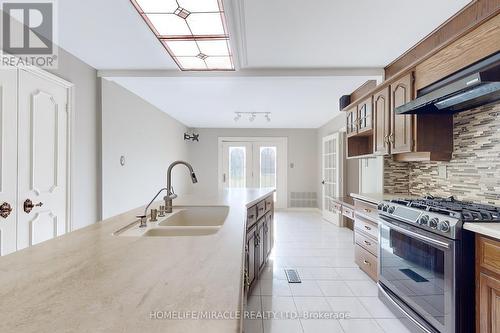 8166 Appleby Line, Milton, ON - Indoor Photo Showing Kitchen With Double Sink With Upgraded Kitchen