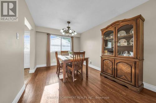 32 Morningside Drive, Hamilton, ON - Indoor Photo Showing Dining Room