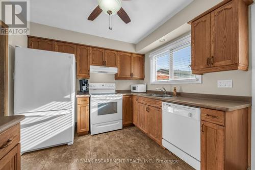 32 Morningside Drive, Hamilton, ON - Indoor Photo Showing Kitchen With Double Sink