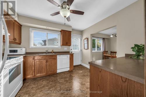 32 Morningside Drive, Hamilton, ON - Indoor Photo Showing Kitchen With Double Sink