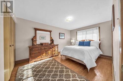 32 Morningside Drive, Hamilton, ON - Indoor Photo Showing Bedroom