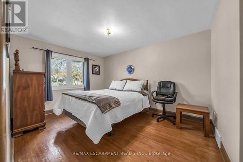 32 Morningside Drive, Hamilton, ON - Indoor Photo Showing Bedroom