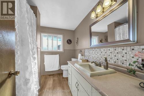 32 Morningside Drive, Hamilton, ON - Indoor Photo Showing Bathroom