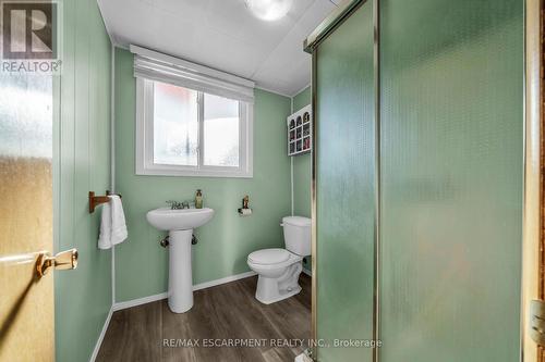 32 Morningside Drive, Hamilton, ON - Indoor Photo Showing Bathroom