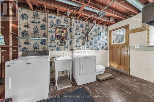 32 Morningside Drive, Hamilton, ON - Indoor Photo Showing Laundry Room