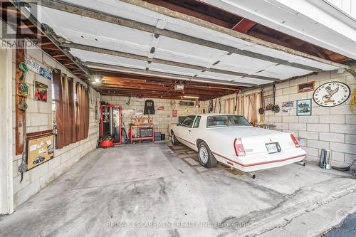 32 Morningside Drive, Hamilton, ON - Indoor Photo Showing Garage