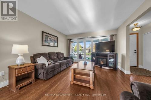 32 Morningside Drive, Hamilton, ON - Indoor Photo Showing Living Room With Fireplace