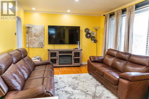 583 Burnham Street, Cobourg, ON - Indoor Photo Showing Living Room