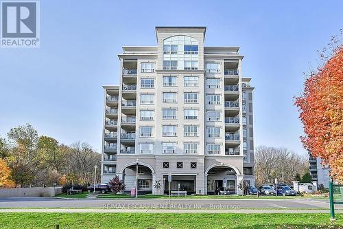 601 - 3000 Creekside Drive, Hamilton, ON - Outdoor With Balcony With Facade