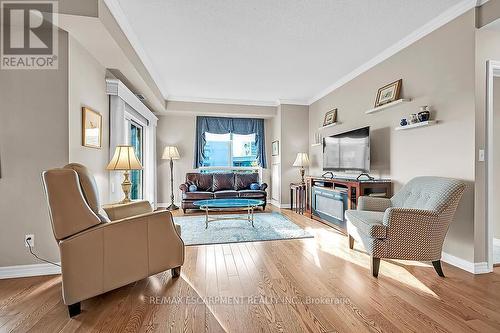 601 - 3000 Creekside Drive, Hamilton, ON - Indoor Photo Showing Living Room