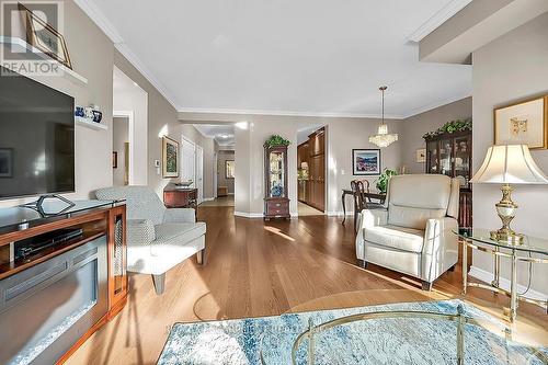 601 - 3000 Creekside Drive, Hamilton, ON - Indoor Photo Showing Living Room