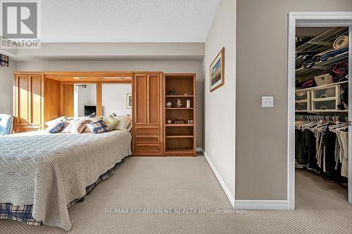 601 - 3000 Creekside Drive, Hamilton, ON - Indoor Photo Showing Bedroom