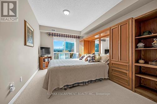 601 - 3000 Creekside Drive, Hamilton, ON - Indoor Photo Showing Bedroom