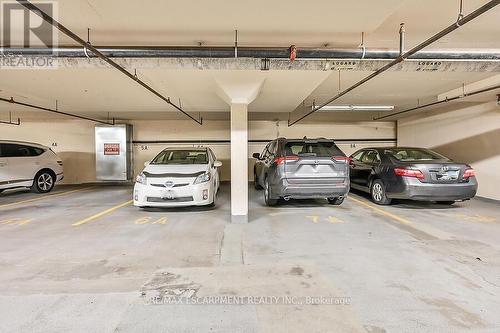 601 - 3000 Creekside Drive, Hamilton, ON - Indoor Photo Showing Garage