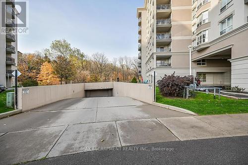 601 - 3000 Creekside Drive, Hamilton, ON - Outdoor With Balcony